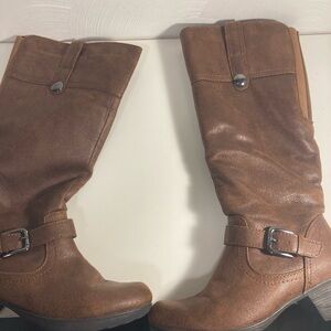 Chelsea Moreland Chic Brown Heeled Boots